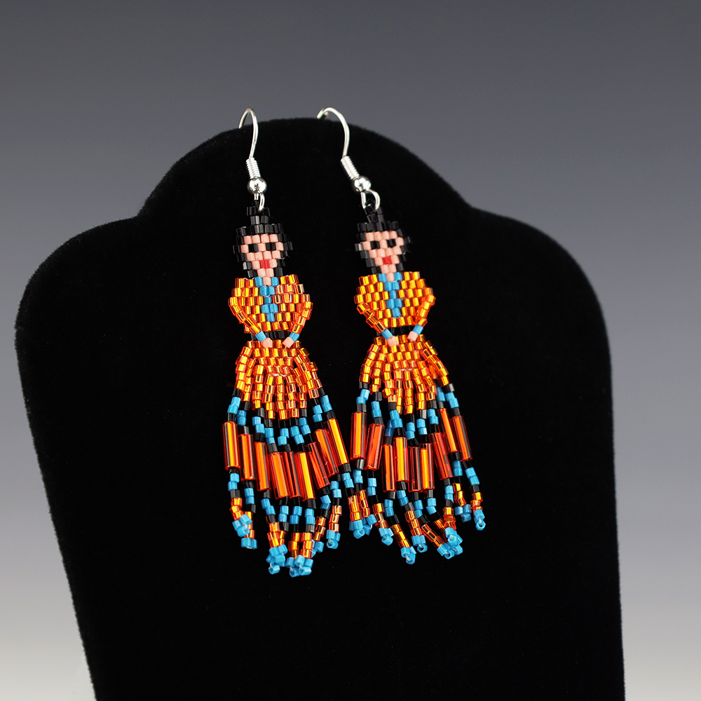 Native beaded earrings | Beaded earrings patterns, Beaded jewelry, Native  american beadwork earrings